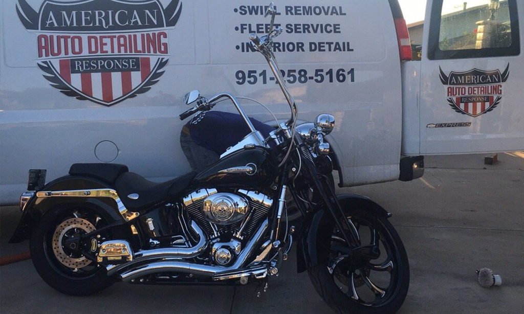 Immaculate motorcycle detailing services near Riverside.